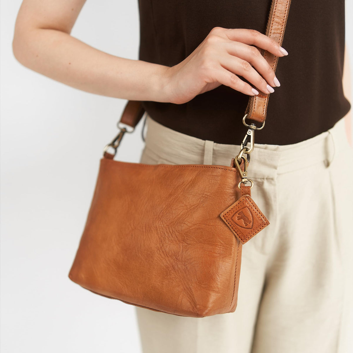 Full Grain Leather Crossbody Purses R8001