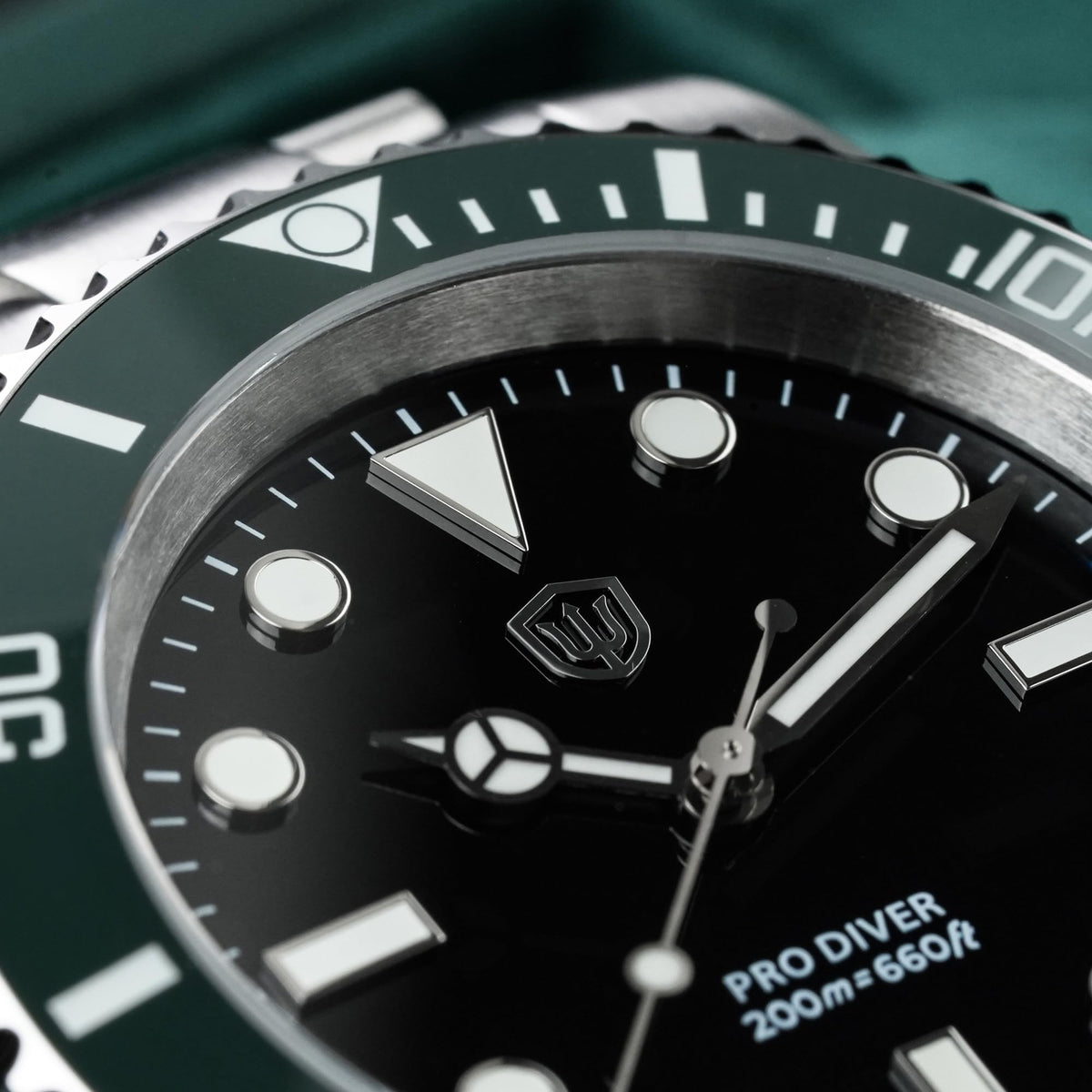 40mm Sapphire Crystal 200m Waterproof Quartz Diver Watch X404
